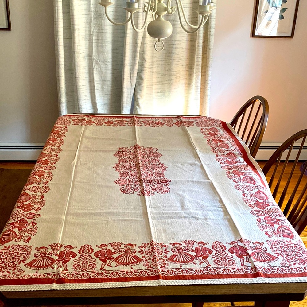 NWOT Folk Art Tablecloth & 4 Napkins